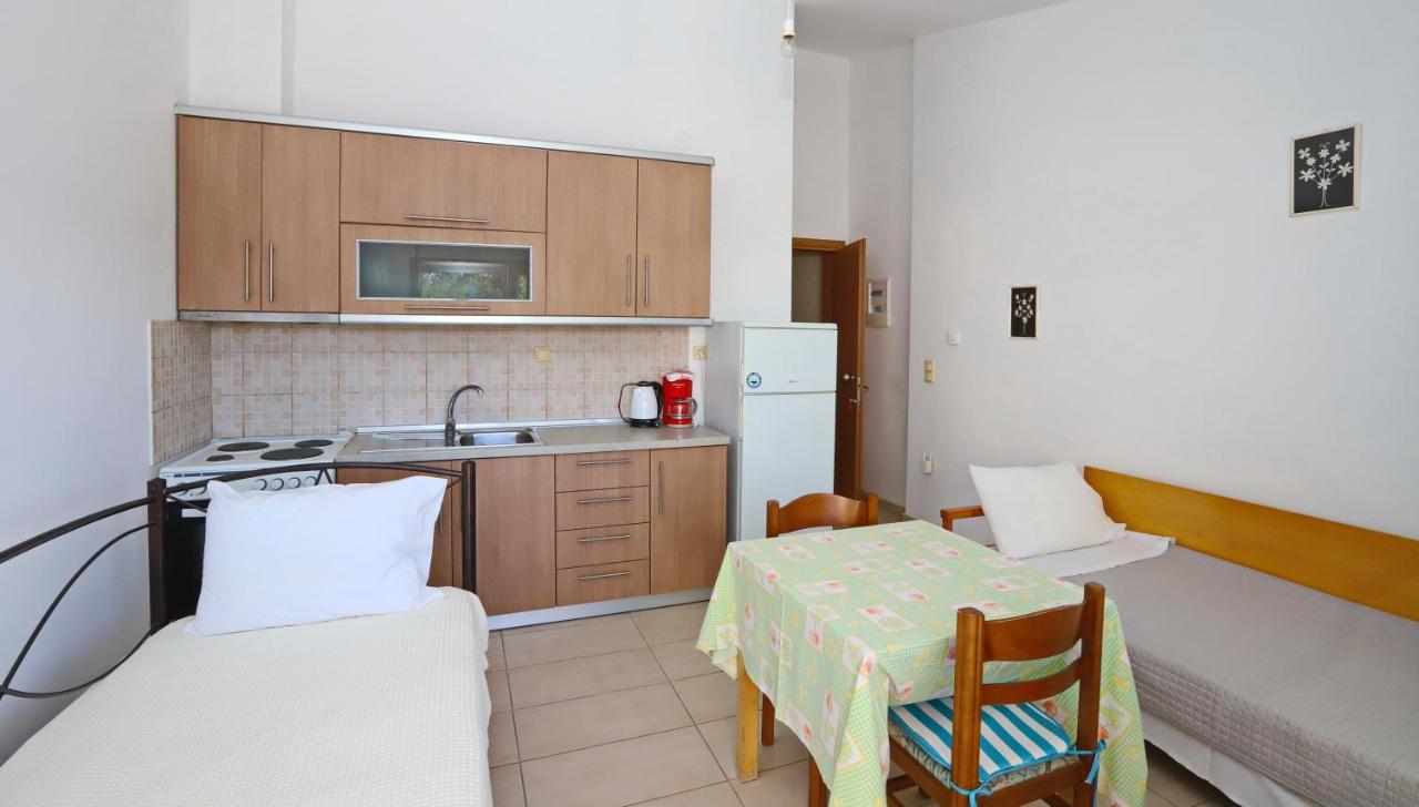 Katerina Apartments Keramotí Esterno foto
