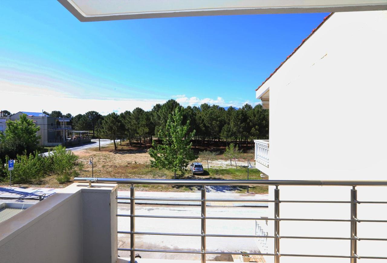 Katerina Apartments Keramotí Esterno foto