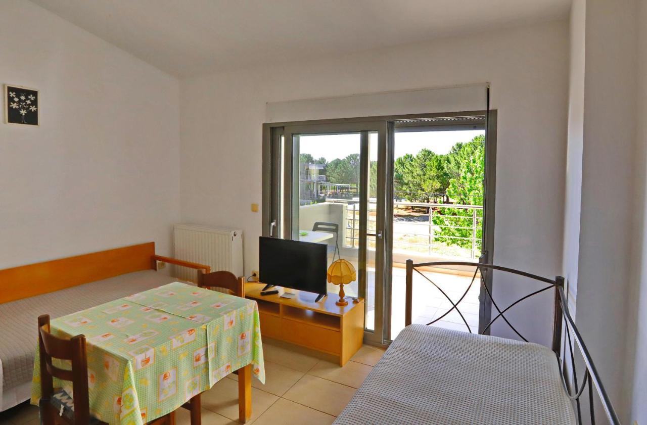 Katerina Apartments Keramotí Esterno foto