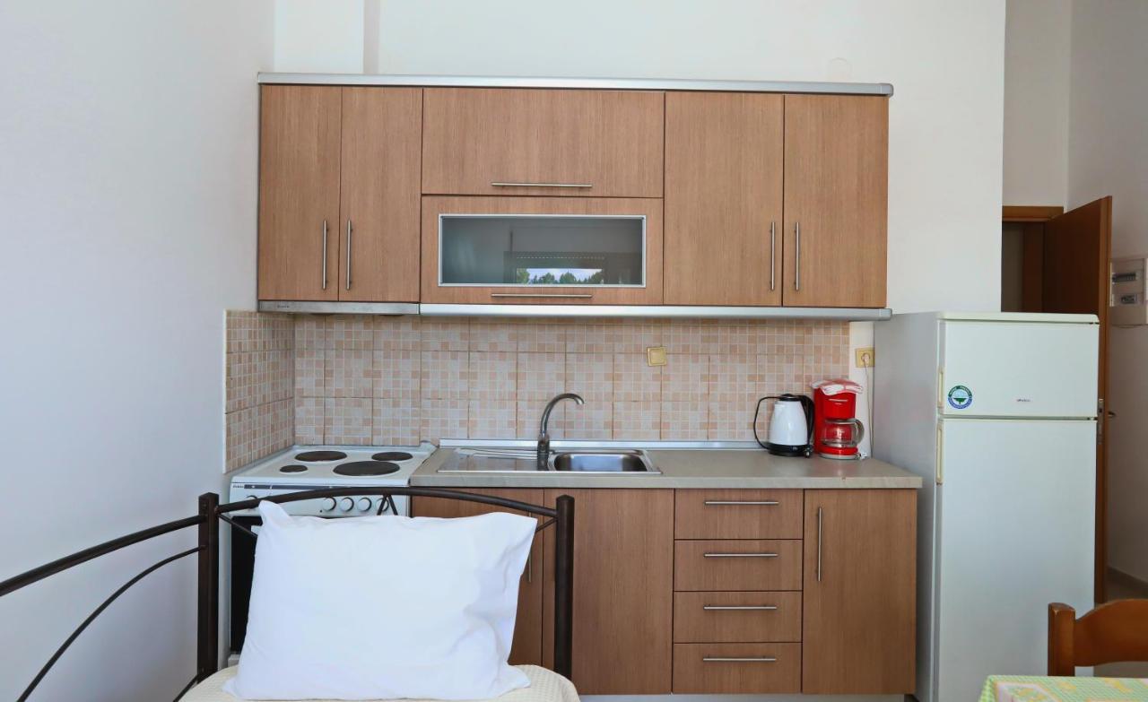 Katerina Apartments Keramotí Esterno foto