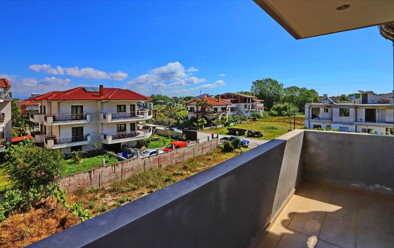 Katerina Apartments Keramotí Esterno foto