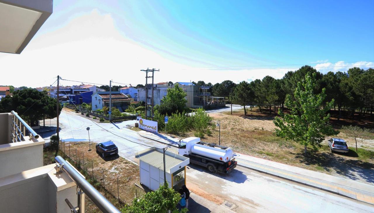 Katerina Apartments Keramotí Esterno foto